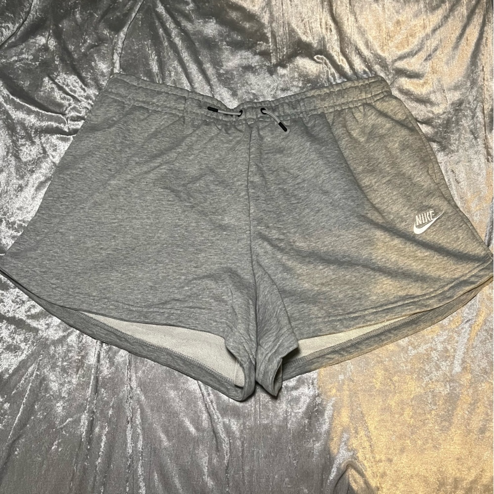 NWT Nike Standard Fit High Rise Grey Sweatpants Shorts Women’s 1X CZ3554-063